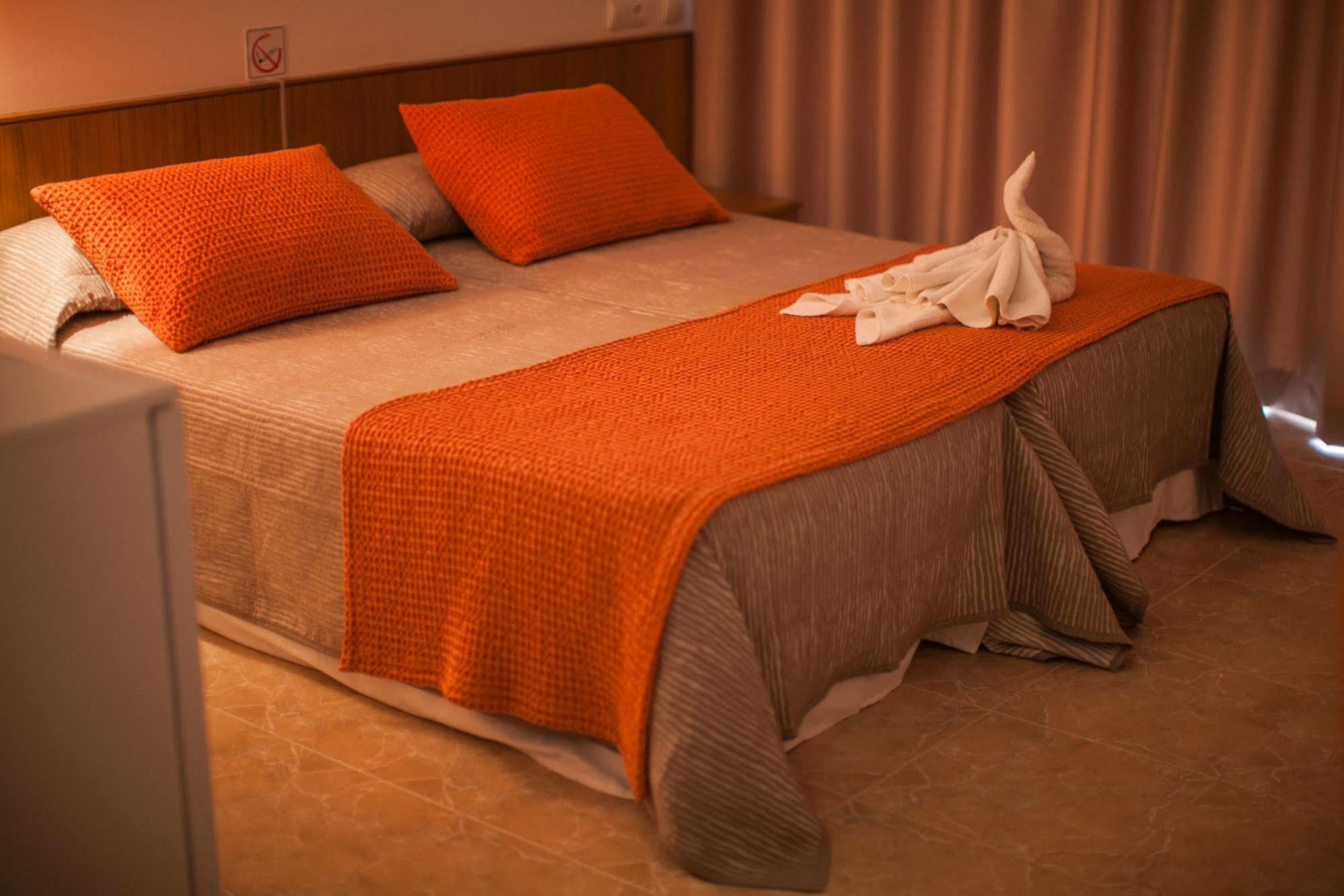Es Cana Hostal Los Pinos מראה חיצוני תמונה